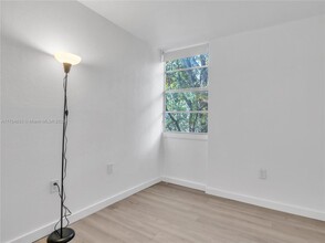 6007 SW 69th St in South Miami, FL - Building Photo - Building Photo