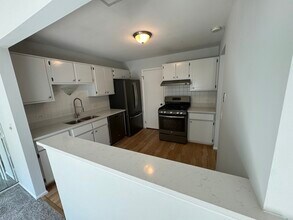 696 Oakmont Ln in Wheeling, IL - Building Photo - Building Photo