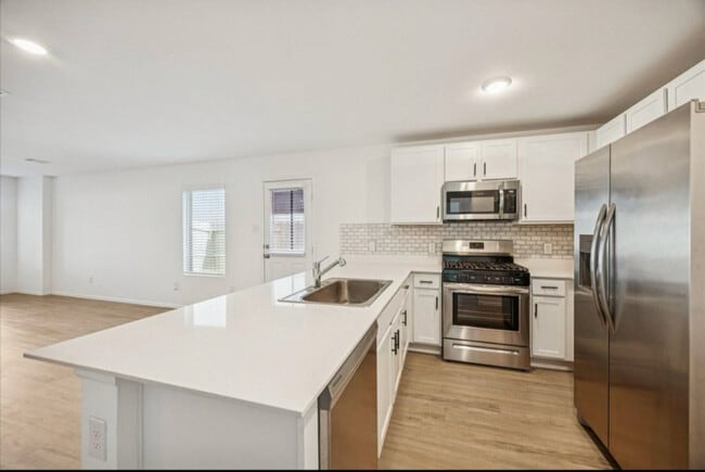 329 Riverwood Village Ln in Sealy, TX - Building Photo - Building Photo