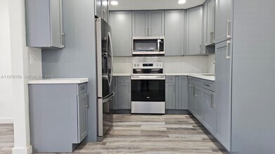 1941-1943 NW 32nd St in Miami, FL - Building Photo - Building Photo