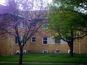 River Oak Apartments in Niles, MI - Building Photo - Building Photo