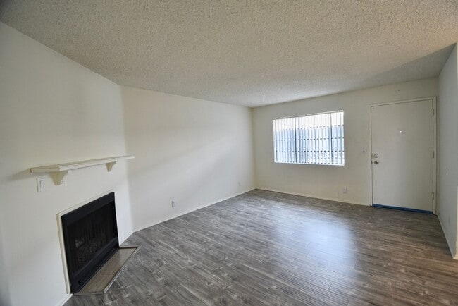 11225 Huston St, Unit 301 in Los Angeles, CA - Building Photo - Building Photo