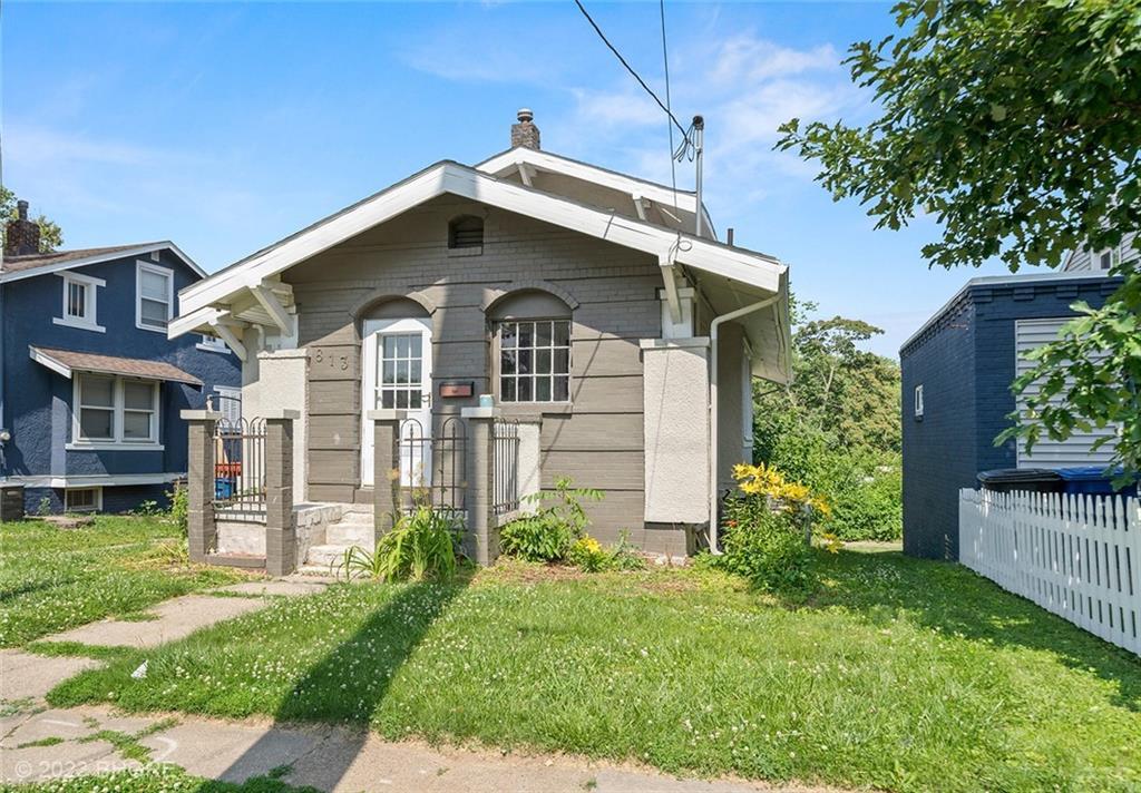 813 35th St in Des Moines, IA - Foto de edificio