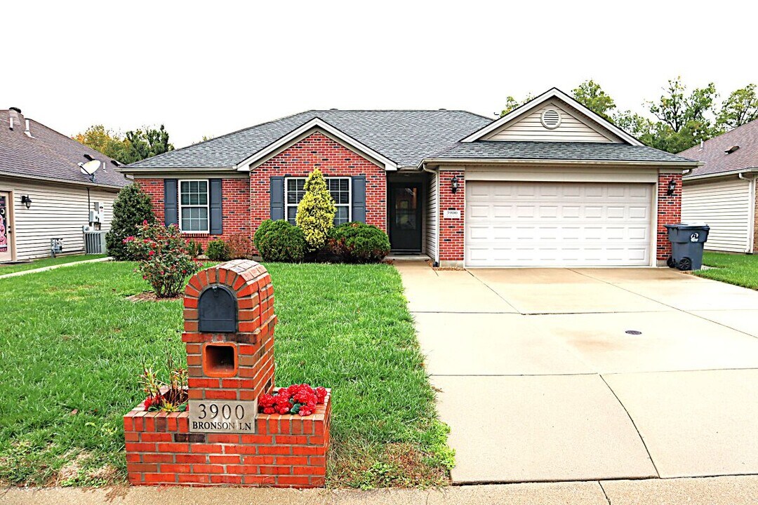 3900 Bronson Ln in Evansville, IN - Foto de edificio
