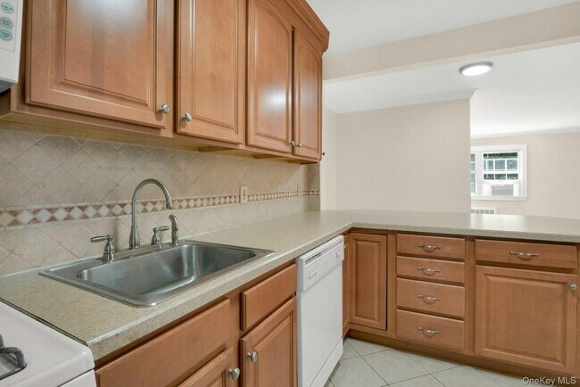 590 Bedford Rd in Pleasantville, NY - Building Photo - Building Photo
