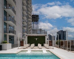 The Hue Midtown in Atlanta, GA - Building Photo