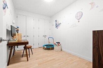 160 1st St in Jersey City, NJ - Building Photo - Building Photo