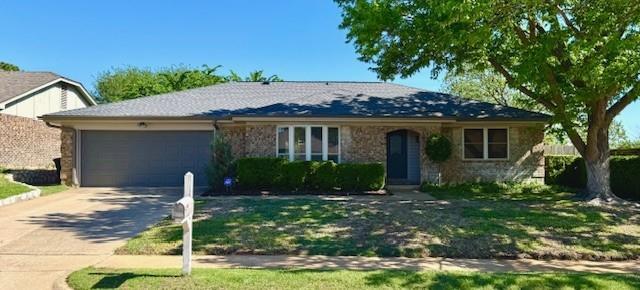 717 Huntwich Dr in Bedford, TX - Building Photo