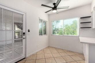 1825 W Ray Rd in Chandler, AZ - Foto de edificio - Building Photo