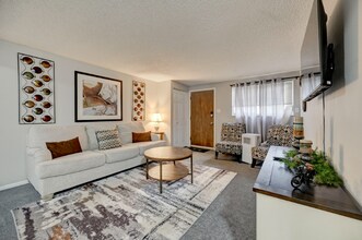 827 Fontmore Rd in Colorado Springs, CO - Building Photo - Building Photo