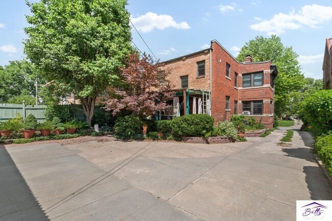 property at 132 N 33rd St