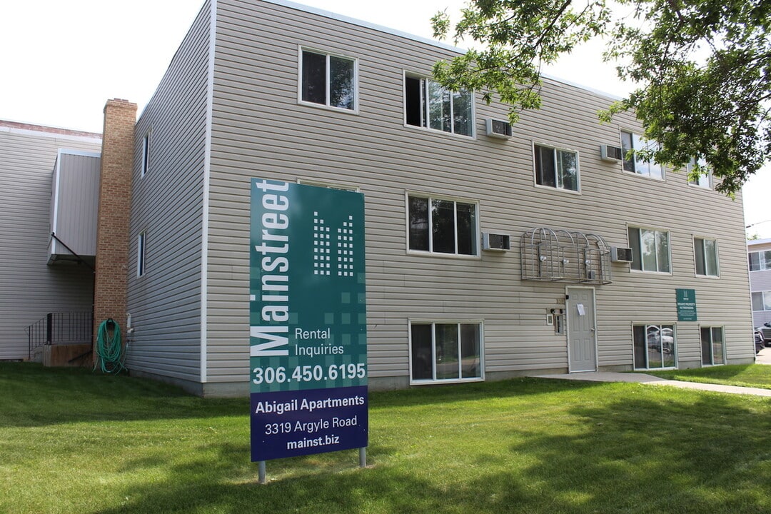 Abigail Apartments in Regina, SK - Building Photo