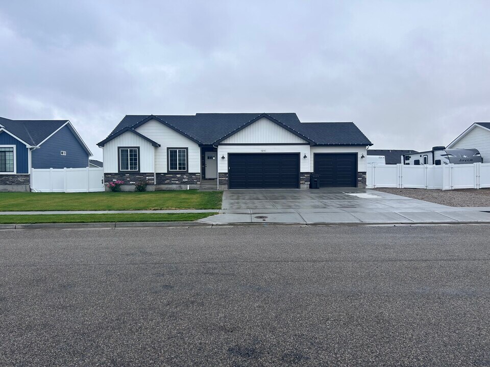 3201 Harlow Dr in Idaho Falls, ID - Building Photo