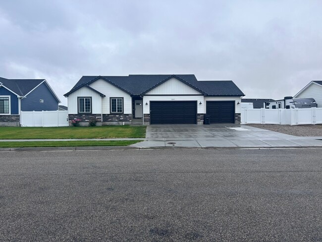 property at 3201 Harlow Dr