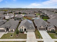 6112 Cobbetts Pond Ln in Fort Worth, TX - Foto de edificio - Building Photo