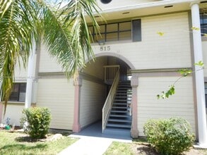 815 NE 199th St in Miami, FL - Building Photo - Building Photo