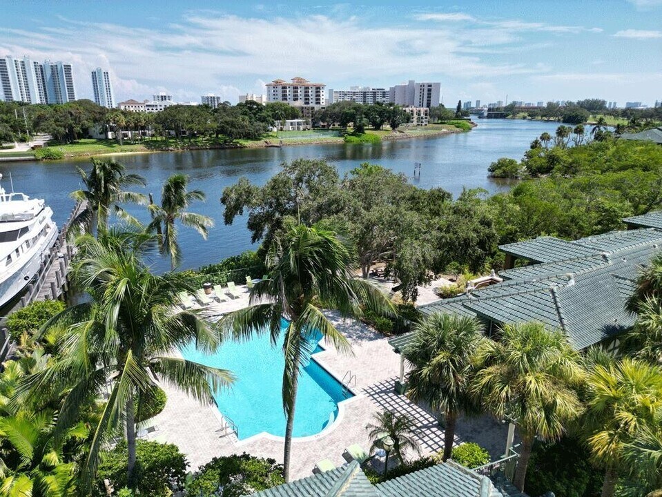 Sanctuary Cove Apartments in Palm Beach Gardens, FL - Foto de edificio