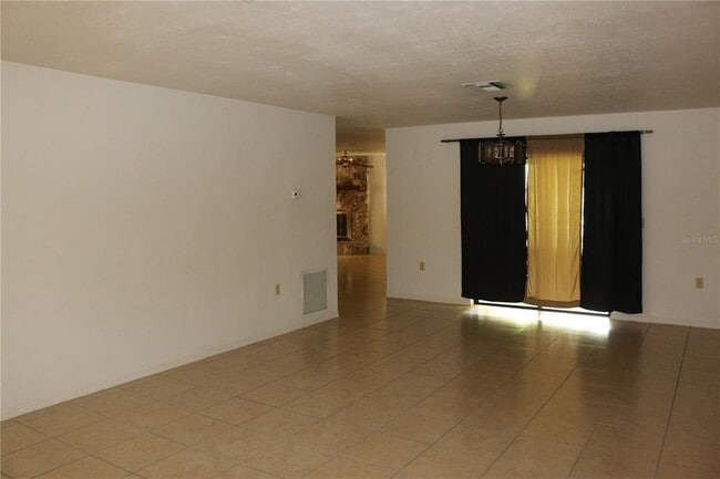 8593 SW 197th Court Rd in Dunnellon, FL - Foto de edificio - Building Photo
