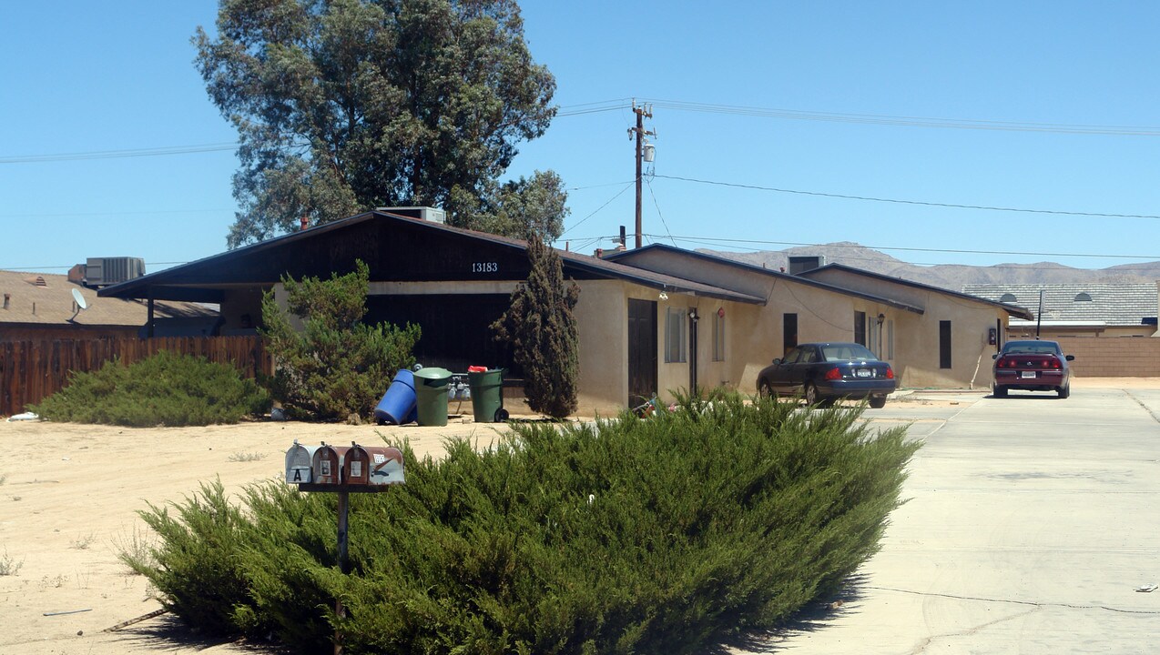 13183 Lakota Rd in Apple Valley, CA - Building Photo