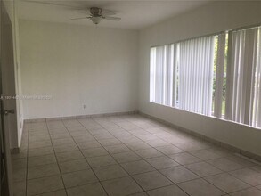 4851 University Dr in Miami, FL - Building Photo - Building Photo