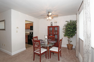 Monroeville Apartments at Birnam Wood in Monroeville, PA - Foto de edificio - Interior Photo