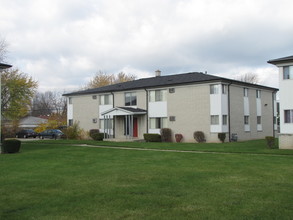 Parkside Vista Apartments in Flat Rock, MI - Building Photo - Building Photo