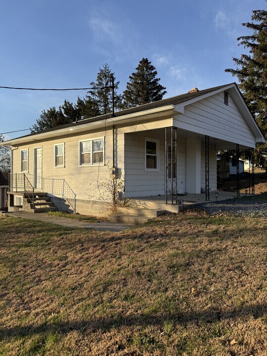 67 Powers Rockwell Ln in Kearneysville, WV - Building Photo