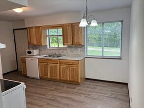 715 Pearl Dr, Unit C in Charleston, WV - Foto de edificio - Building Photo