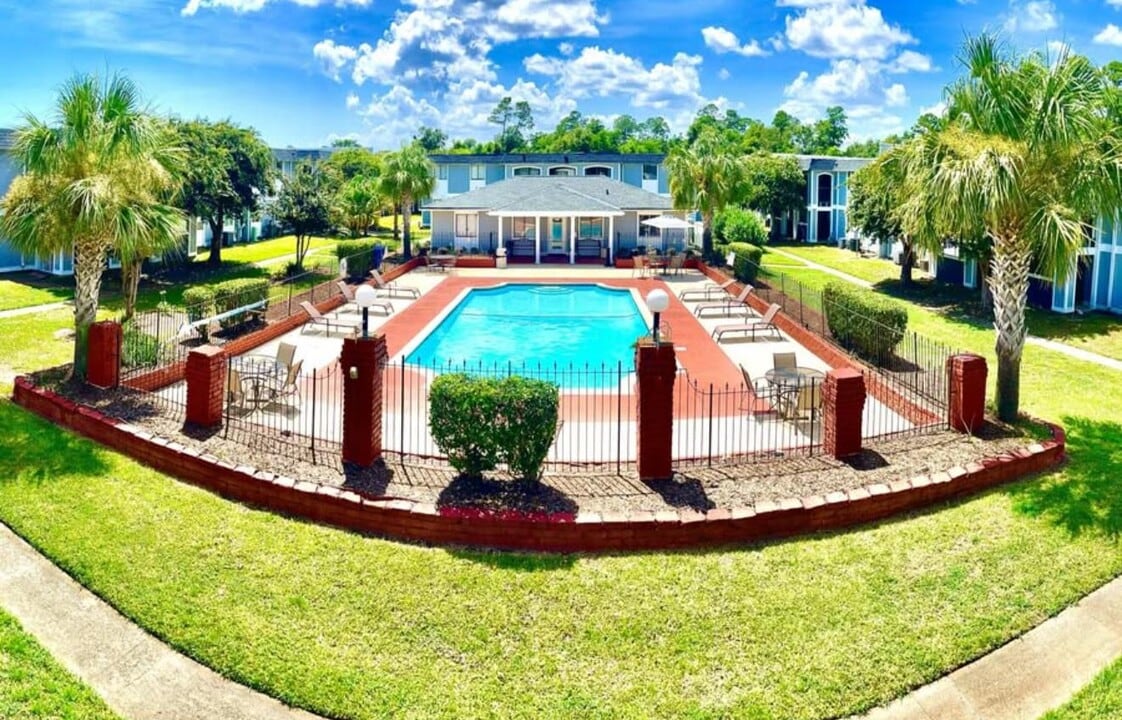 Biloxi Shores Apartments in Biloxi, MS - Building Photo