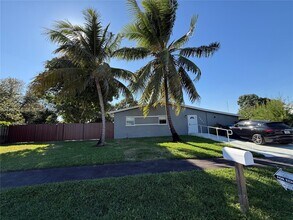 3621 SW 35th St in West Park, FL - Building Photo - Building Photo