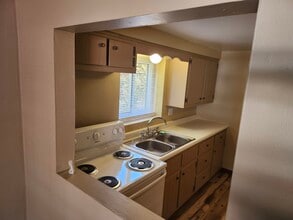 160 Madison Ave, Unit Apt #1 in Greensburg, PA - Building Photo - Building Photo