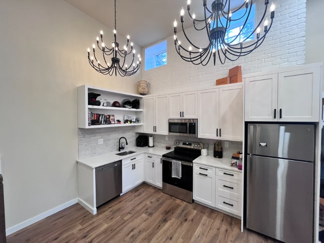 2614 Boston Post Rd in Guilford, CT - Building Photo - Building Photo