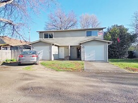 2541-2543 NW Grant Ave in Corvallis, OR - Building Photo