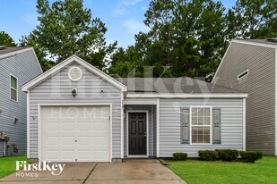 215 Coosawatchie St in Summerville, SC - Building Photo