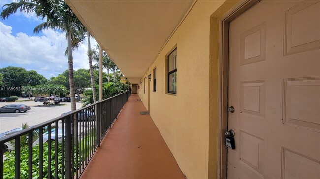 11477 NW 39th Ct in Coral Springs, FL - Foto de edificio - Building Photo