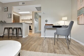 The Oasis Apartments in Daytona Beach, FL - Foto de edificio - Building Photo