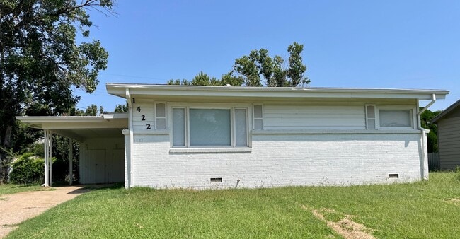 property at 1422 Cloverdale Dr