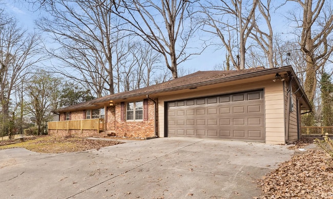 388 Tall Oaks Dr NE in Atlanta, GA - Building Photo - Building Photo