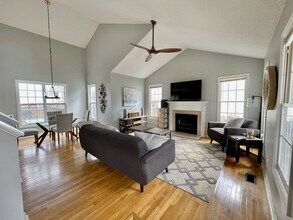 444 Mountain Lake Dr in Raleigh, NC - Building Photo - Building Photo