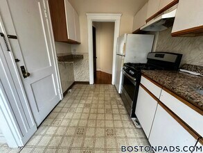 90 Maple St, Unit 3 in Malden, MA - Foto de edificio - Building Photo