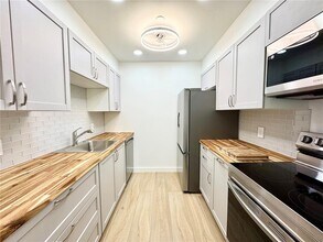 9205 Tudor Dr in Tampa, FL - Building Photo - Building Photo