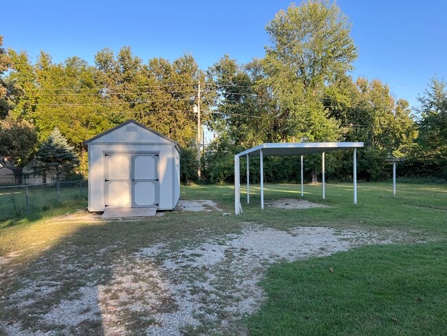 1936 N Kansas Ave in Topeka, KS - Foto de edificio - Building Photo