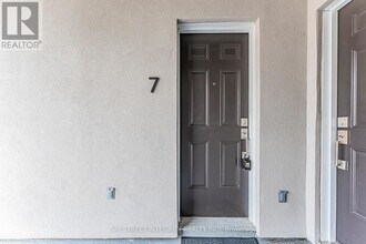 4045 Hickory Dr in Mississauga, ON - Building Photo - Building Photo