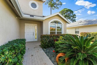 6462 Leslie St in Jupiter, FL - Foto de edificio - Building Photo