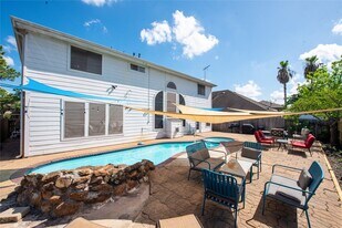 10815 Oak Bayou Ln in Houston, TX - Building Photo