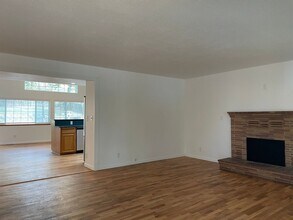 517 Eastwood Dr in Medford, OR - Building Photo - Building Photo