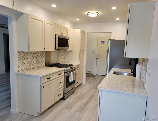 100 Hillside Dr in Scotchtown, NY - Building Photo - Building Photo