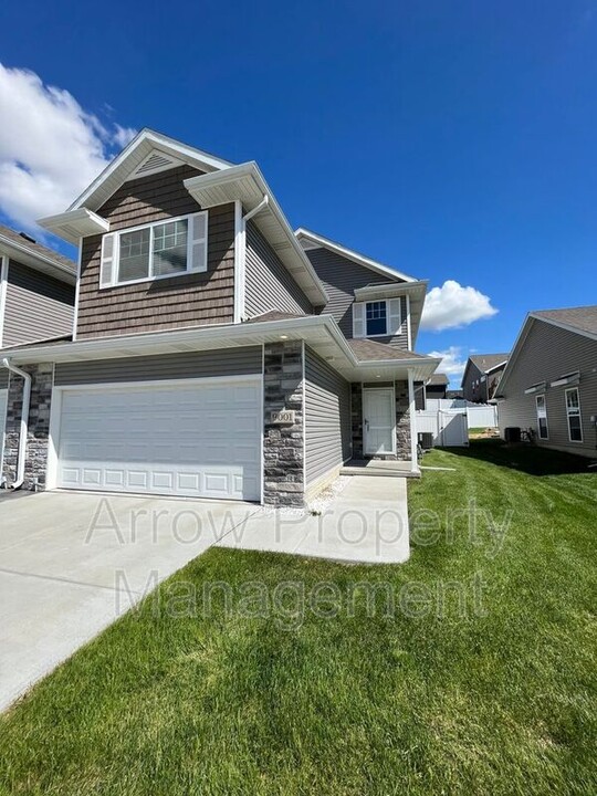 9001 Tumbleweed Dr in Lincoln, NE - Foto de edificio