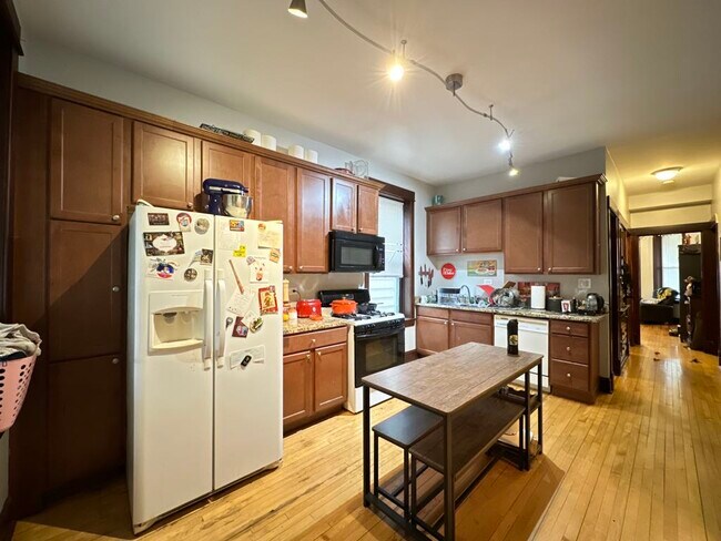 3315 N Albany Ave in Chicago, IL - Building Photo - Building Photo