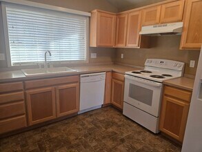 451 N Songbird St in Sisters, OR - Building Photo - Building Photo